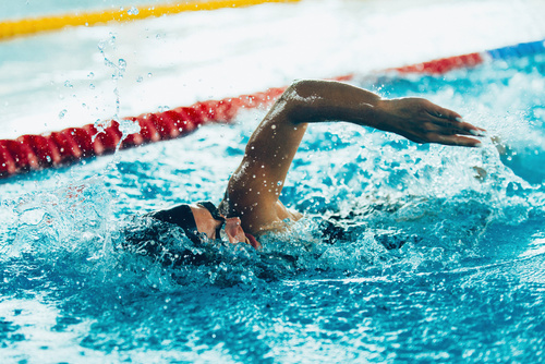 Comment performer en natation en eau vive ?