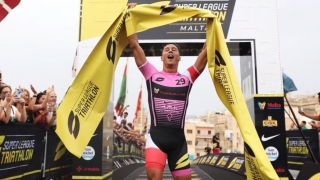 Vincent Luis lors de sa victoire à la Super League Triathlon de Malte (crédit photo Super League Triathlon).