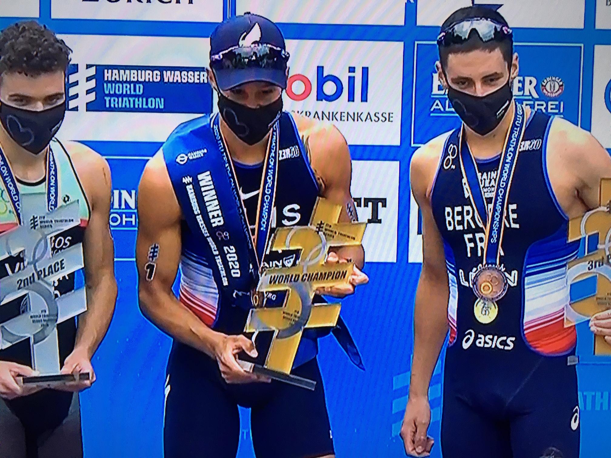 Triathlon Vincent Luis conserve son titre de champion du monde, Léo